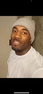 Hey there my name is Lawrence hostetter I'm 30 years young with lots of  heart's I'm looking for woman only and friends to start add me