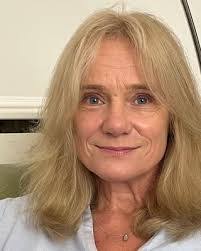 Amanda Wanless's Instagram, Twitter & Facebook