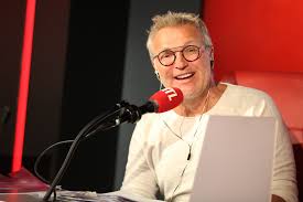 Laurent ruquier paraît cependant une bonne pioche pour la station d'origine luxembourgeoise. Video Laurent Ruquier S Essaie A L Anglais Avec Ses Grosses Tetes