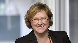 Annette talks about the constitution, politics, history, the culture, parenting, being single, & whatever else strikes her fancy that day! Annette Lang Ebner Stolz