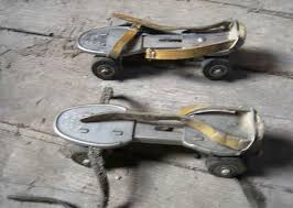 Patins A Roulettes J Avais Les Memes Mais Avec Les Lanieres Rouges Patins A Roulettes Objets Vintage Souvenirs D Enfance