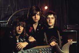 They found success in the 1970s and have sold over forty million albums and headlined large stadium concerts. Emerson Lake Palmer Startseite Facebook
