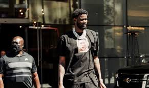 Devin booker t shirt 70 points phoenix suns basketball medium. Suns Deandre Ayton Wears Shirt With Photo Of Devin Booker S Bloody Nose