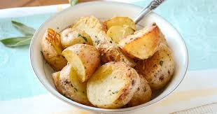 After surveying the vegetable selection we discovered that 1 pound of potatoes is equal to 3 to 4 medium white potatoes, 7 to 9 small red potatoes, or 12 to 15 new or mini potatoes. Is It Ok To Eat Potatoes Every Day Potatoes Can Be Part Of Healthy Diet Study Finds