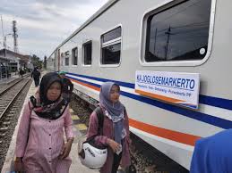 Kereta api joglosemarkerto adalah kereta api penumpang kelas eksekutif dan ekonomi ac plus dengan jadwal joglosemarkerto yang melingkar dari stasiun awal dan kembali lagi ke stasiun awal. Joglosemarkerto Kereta Api Impian Jalur Tegal Jogja Infotegal