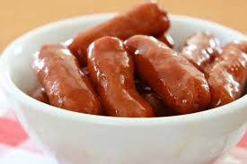 La Saucisse Cocktail A La Mijoteuse Slow Cooker Cocktail Recipes Cocktail Weenies