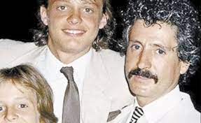Angustiado y llorando, cómo fue el día que Luis Miguel fue a despedir a su  padre antes de morir - Big Bang! News