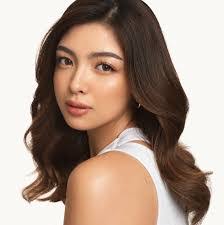 Lianne Valentine's Instagram, Twitter & Facebook