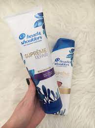 With regular use, it effectively removes dandruff and prevents visible flakes from coming back. Head Shoulders Supreme Moisture Glam Meets Girl