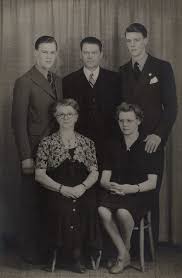 Alan Jack Ken Amy Barbara Hewitt