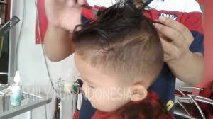 Pelbagai style rambut pendek lelaki di atas boleh menjadi alternatif pilihan style rambut pendek untuk lelaki yang ingin merubah fesyen rambutnya. Potong Rambut Anak Laki Laki Keren Anak Kecil Potong Rambut Model Cukur Rambut Anak Laki Youtube