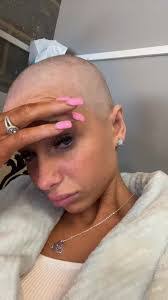 Elsa Lara's Instagram, Twitter & Facebook