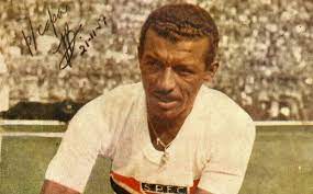 No caso da copa de 2006 isso quer dizer que o jogador tem que ter nascido em 1 de janeiro de 1985 ou depois. Historia Das Copas Zizinho Jovem Pan