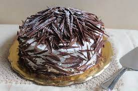 Per preparare il semifreddo foresta nera iniziate dalla base del semifreddo. Torta Foresta Nera
