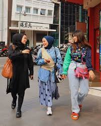 Scopri ricette, idee per la casa, consigli di stile e altre idee da provare. 11 Gaya Foto Hijaber Hits Bernuansa Street Style Yang Bisa Kamu Tiru Highlight Id