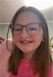 Rachael Estes's Instagram, Twitter & Facebook