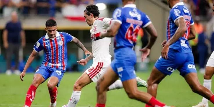 Flamengo vence Bahia por 3 a 0 e reassume lideran&ccedil;a do Brasileiro