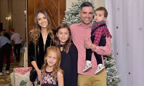 We know interesting facts about her mother, father, brother, husband and children. Jessica Alba Reveals She S Been Going To Counselling With Oldest Daughter Hello