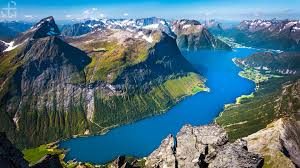 Pantainya yang berada di samudra atlantik utara. Fiordy Norwegii Fiordy Norwegii Portal Podrozniczy O Norwegii