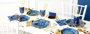 Scopri ricette, idee per la casa, consigli di stile e altre idee da provare. 18 Anni In Oro E Blu Party City It