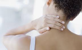 Vous avez peut être une cervicalgie appelée aussi douleurs aux cervicales. Mettre Fin Aux Douleurs Cervicales Et Au Mal De Cou Cervicalgie Reflex Osteo