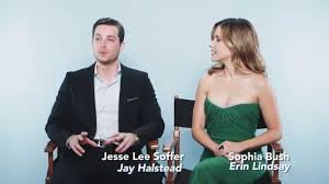 Jesse lee soffer est né le 23 avril 1984 à north tarrytown, new york.il a deux petites sœurs. Chicago Pd Sophia Bush And Jesse Lee Soffer Chat With Tv Insider Youtube