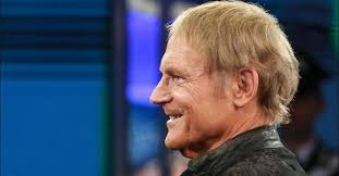 His mother was german, and as a child the family lived near dresden, saxony, germany where they survived the allied bombings of world war ii. Terence Hill Ecco Perche Non Abbiamo Mai Visto La Moglie