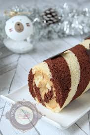 Buche De Noel 25 Buche Roulee Au Praline Surprises Et Gourmandises Dessert Noel Facile Buche De Noel Buche De Noel Sans Sucre