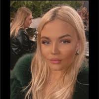 Mollie Palmer's Instagram, Twitter & Facebook