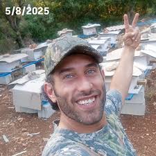 ما تزعل إذا فاتك القطار، الطيارة بتوصل أسرع 😜🤏🏻 #بحبكن ❤️ الله يخليلي  ياكن #labeille_dabol3imz🐝🍯 #mielnatural #قولوا_الله☝️🙏🤲🧿 #abol3imz