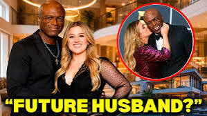 Kelly Clarkson's Life Today — New Relationship, Luxury Homes & Net Worth