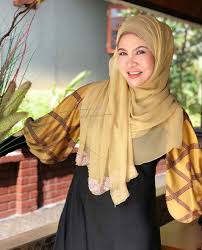 Usahawan rozita ibrahim mendedahkan dia pernah menguji datin seri nur shahida mohd rashid sebelum aliff dan shahida berkahwin pada ogos 2007 ketika usianya baru sahaja 20 tahun dan mereka keluarga besar shahida dan aliff. Pernah Dipaksa Kahwin Hidup Dalam Kemiskinan Kini Bonda Rozita Ibrahim Mahu Kekal Positif Nona