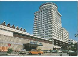 Tunku abdul rahman officiated the opening of the hotel just in time before the arrival of the dignitaries invited for the first merdeka celebration. Pin On Malaysian Modern Architecture