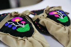 Nanitin Adeeshtłʼóół Weaving Strands of Knowledge