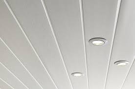 Amenager Une Piece Avec Un Lambris Plafond Topdeco Pro Le lambris en pvc est le plus simple des lambris concernant la pose. lambris plafond
