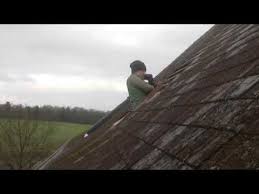 Montage De Velux Toit Ardoise Youtube