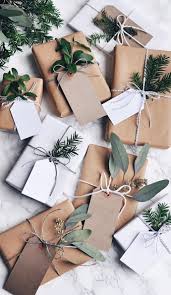 New Year Gift Ideas For Your Office Pals That They Ll Actually Use For Working Ladies Diy Christmas Gifts Christmas Decorations Christmas Wrapping