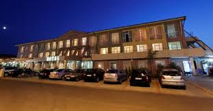 Restaurantul perla are o capacitate de 160 de locuri si se afla in incinta hotelului. Hotel Perla Baile 1 Mai Oferte De Cazare La Hotel Perla Baile 1 Mai 2021
