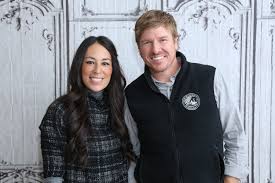 Se joanna gaines i hennes firestone tire shop commercial. Joanna Gaines Turns 43 Inside Her 17 Year Long Marriage To Fixer Upper Co Star Chip Gaines