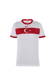 Türkiye futbol milli takımının 26 ekim 1923 tarihinde romanya ile oynadığı ilk milli maçtan bu yana, ay yıldızlı formayı yüzlerce futbolcu terletti. Milli Takim Formasi Fiyatlari Ve Modelleri Trendyol
