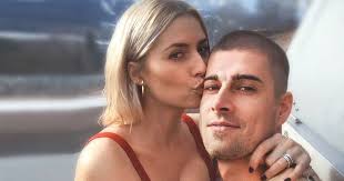 Schon bald sind lena gercke (32) und dustin schöne (35) zu dritt. Lena Gercke Urlaubsvideo Mit Ihrem Dustin Hier Zeigt Sich Die Schwangere Ganz Privat Bunte De