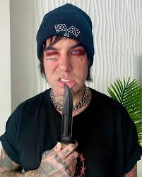 2020 sucks so I time travelled back to 2013. Who wants to come with me? 😈  @ Orlando, Florida