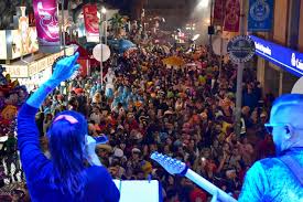 O carnaval de torres é uma das festividades de carnaval que se mantêm fiéis às tradições da comemoração do entrudo em portugal. Carnaval Em Portugal O Tradicional Carnaval De Torres Vedras Descubra Lisboa
