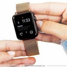 Black Apple Watch With Gold Band I Love This Brilliant Photo Women Swatchclassy Apple Watch Fashion Apple Watch Accessories Rose Gold Apple Watch