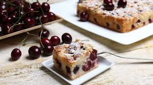 Dunkelrot Und Honigsuss Susskirschen Schmecken Nach Sommergluck Und Veredeln Den Kuchen Von Dorothea Steffen Mit In 2020 Kirschkuchen Mit Streusel Kuchen Kirschkuchen