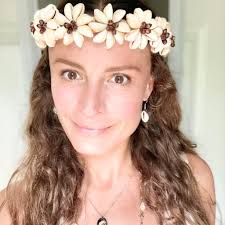 Artists — The Bee Sisterhood