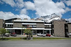 The inns of banff is home to the best views of the canadian rockies in the entire area. Hotel Banff Voyager Inn