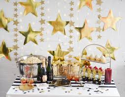 Plan an original theme with the best wedidng ideas on invitations, decorations, centerpieces, hair accessories, bridal dresses and more! Movie Night Party Decorations Movie Theme Party Oscars Party Decorations Hollywood The Movie Night Party Decorations Movie Themed Party Hollywood Party Theme
