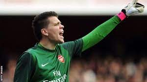 Born 18 april 1990) is a polish professional footballer who plays as a goalkeeper for serie a club juventus and the poland national. Arsenal Wojciech Szczesny Joins Roma On A Season Loan Deal Bbc Sport
