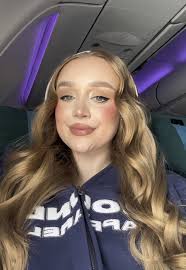 Robyn Putting Makeup